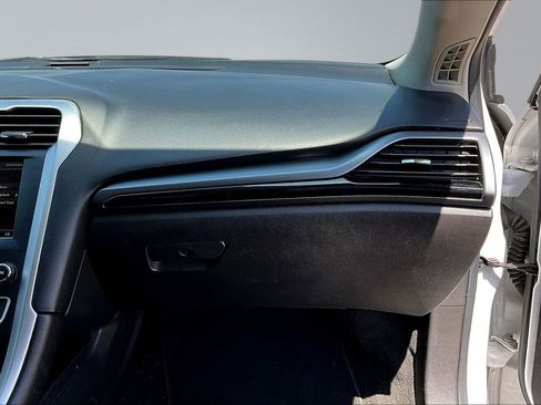 Used 2016 Ford Fusion SE image 17