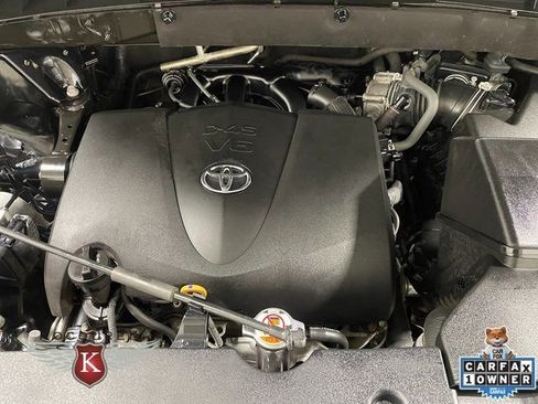 Used 2019 Toyota Highlander XLE AWD/4WD image 25