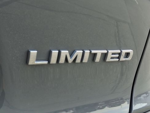 Used 2021 Jeep Cherokee Limited AWD/4WD image 29