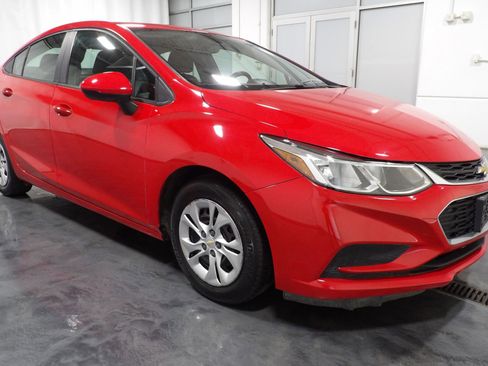 Used 2019 Chevrolet Cruze LS image 2