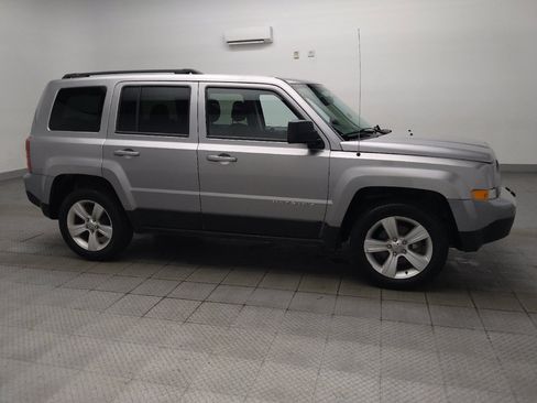 Used 2016 Jeep Patriot Latitude FWD image 11