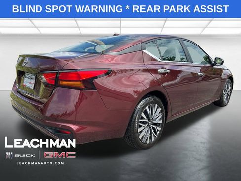 Used 2025 Nissan Altima 2.5 SV FWD image 3