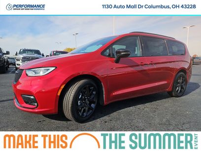 New 2026 Chrysler Pacifica Select
