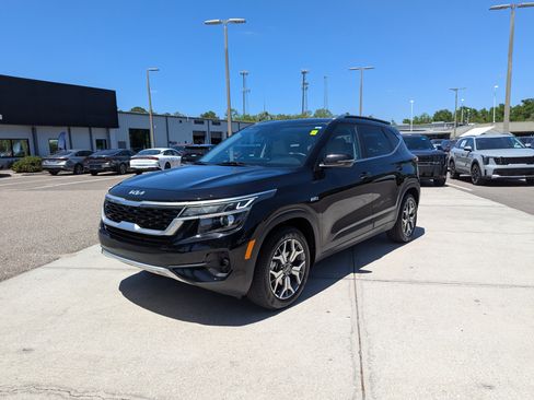 Certified 2022 Kia Seltos EX AWD/4WD image 4