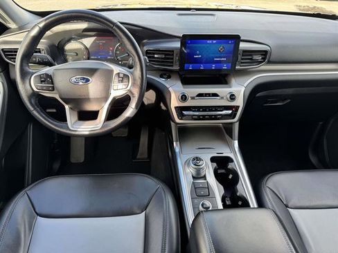 Used 2022 Ford Explorer XLT w/ Equipment Group 202A image 12