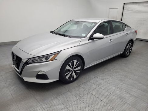 Used 2021 Nissan Altima 2.5 SV FWD image 2