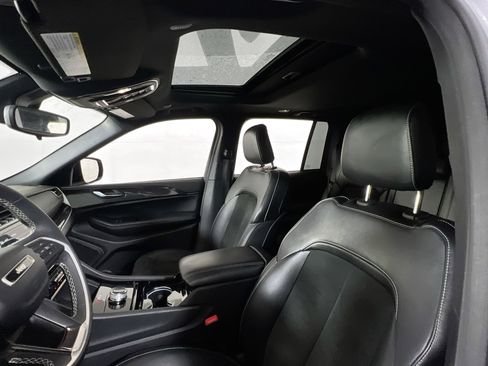 Used 2023 Jeep Grand Cherokee Altitude AWD/4WD image 19