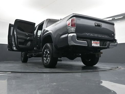 Used 2022 Toyota Tacoma TRD Off-Road image 45