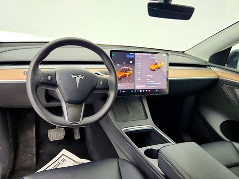 Used 2025 Tesla Model Y Long Range image 12