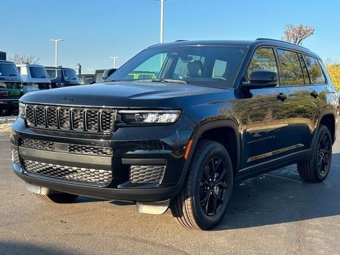 New 2025 Jeep Grand Cherokee L Altitude image 3