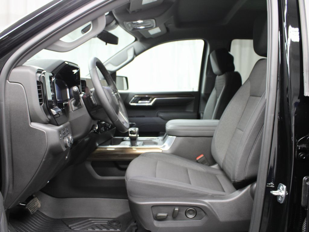 Used 2025 Chevrolet Silverado 1500 RST AWD/4WD image 9
