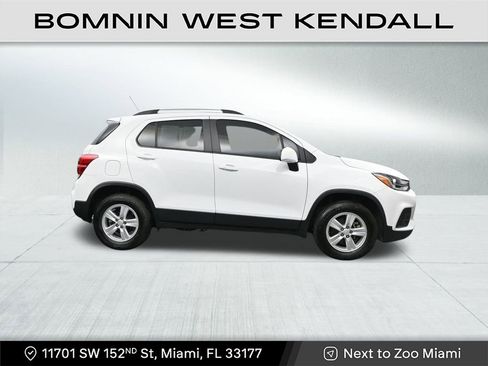 Used 2022 Chevrolet Trax LT w/ LT Convenience Package image 6