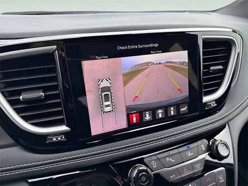 New 2026 Chrysler Pacifica Select image 28