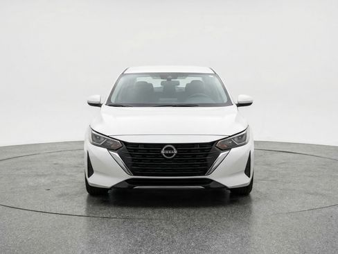 Used 2025 Nissan Sentra SV image 2