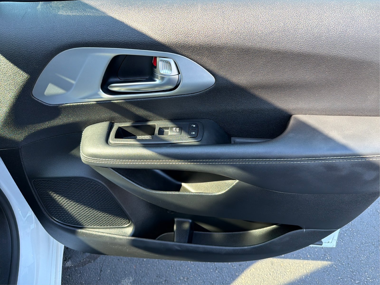 Used 2026 Chrysler Pacifica Limited FWD image 22