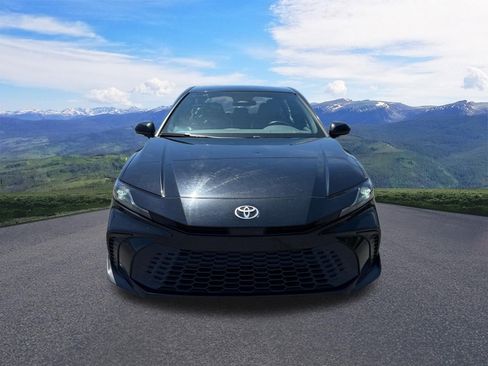 Used 2025 Toyota Camry SE FWD image 9