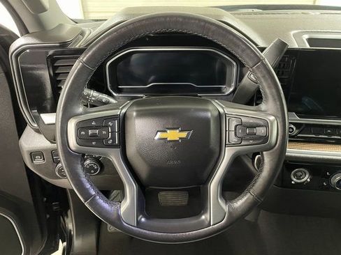 Used 2022 Chevrolet Silverado 1500 LT AWD/4WD image 14