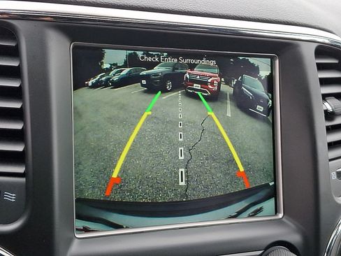 Used 2018 Jeep Grand Cherokee Altitude AWD/4WD image 18