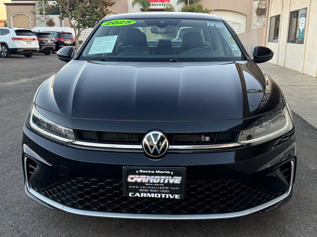 Used 2025 Volkswagen Jetta SE FWD image 9