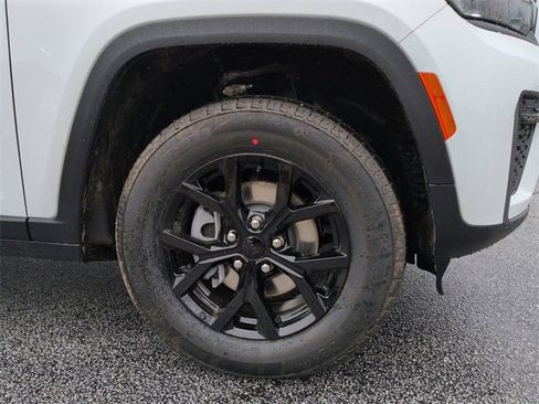 New 2026 Jeep Grand Cherokee Altitude image 10