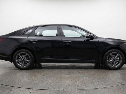 Used 2025 Kia K4 LXS FWD image 11