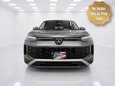 Used 2025 Volkswagen Tiguan SE AWD/4WD image 1