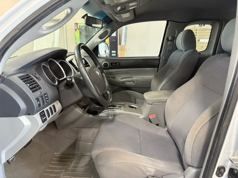 Used 2006 Toyota Tacoma PreRunner RWD image 9