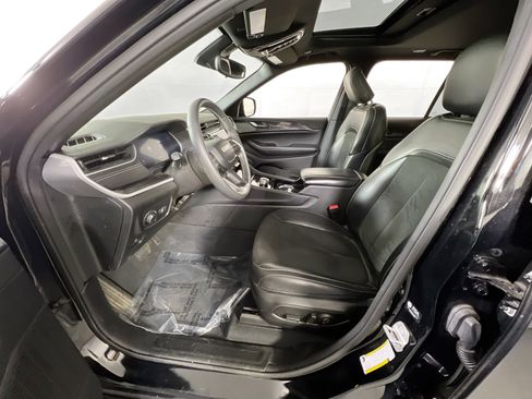 Used 2023 Jeep Grand Cherokee Altitude image 20