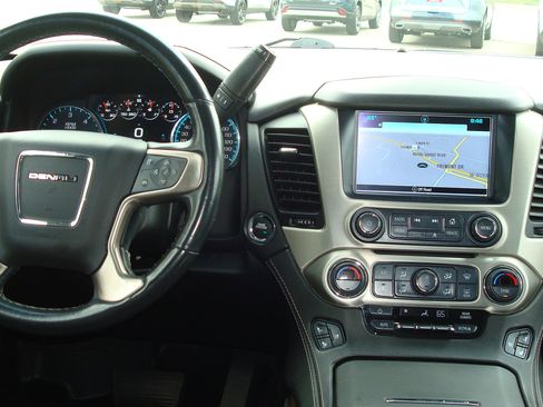 Used 2019 GMC Yukon XL Denali w/ Denali Ultimate Package image 10