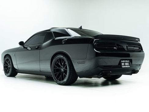 Used 2016 Dodge Challenger SRT Hellcat RWD image 19