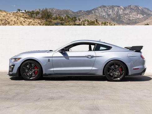Used 2022 Ford Mustang Shelby GT500 w/ Carbon Fiber Track Pack RWD image 2