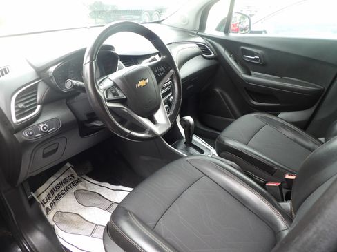 Used 2019 Chevrolet Trax LT w/ LT Convenience Package AWD/4WD image 10