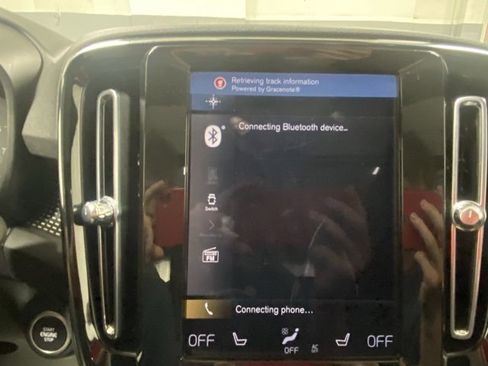 Used 2021 Volvo XC40 T5 R-Design w/ Climate Package image 23