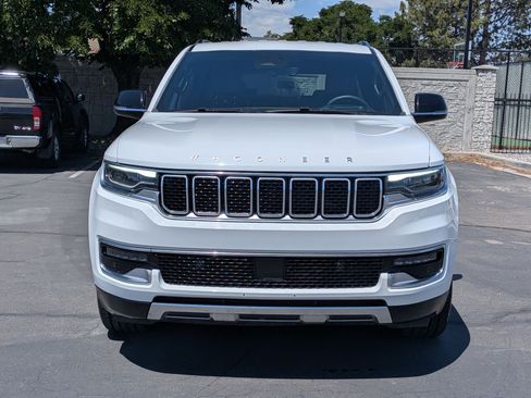 Used 2024 Jeep Wagoneer Series III AWD/4WD image 11