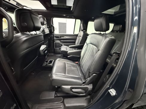 Used 2023 Jeep Wagoneer Series II image 24