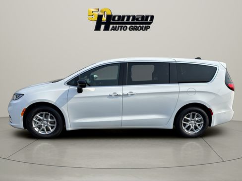 New 2025 Chrysler Pacifica Select FWD image 2
