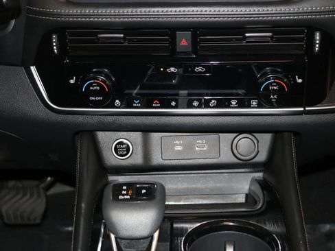 Used 2021 Nissan Rogue SL image 42