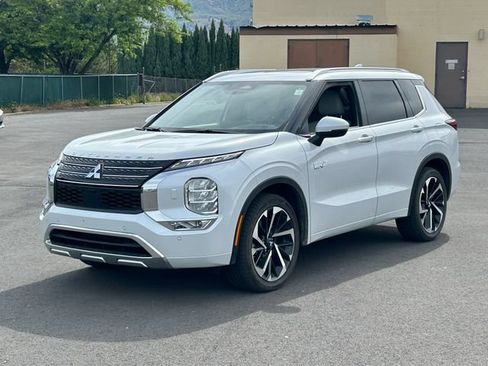 Used 2025 Mitsubishi Outlander 4WD Plug-In Hybrid image 10