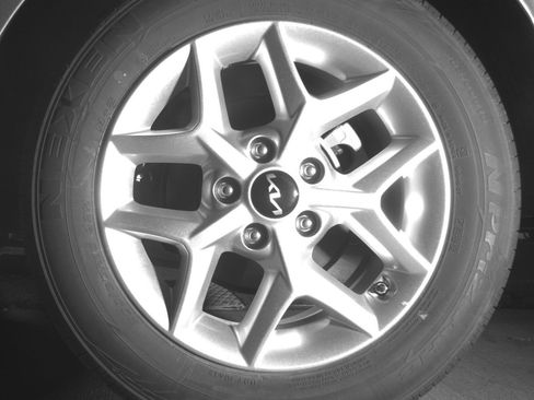 Used 2025 Kia Soul LX w/ LX Technology Package FWD image 14