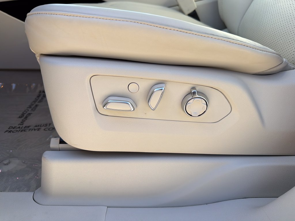 Used 2025 Cadillac Escalade ESV Sport Platinum w/ LPO, Floor Liner Package AWD/4WD image 16