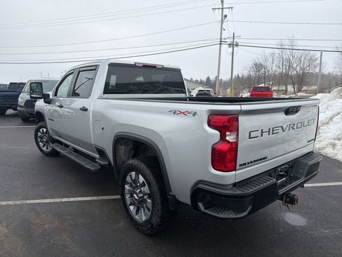 Used 2022 Chevrolet Silverado 2500 Custom w/ Custom Value Package image 5