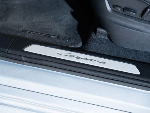 Certified 2024 Porsche Cayenne Coupe AWD/4WD image 12
