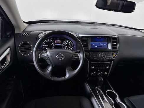 Used 2020 Nissan Pathfinder SV image 21