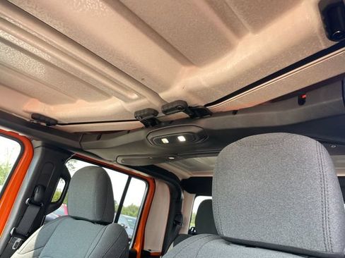Used 2025 Jeep Gladiator Sport AWD/4WD image 27