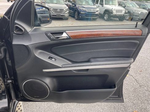 Used 2011 Mercedes-Benz GL 550 4MATIC image 43