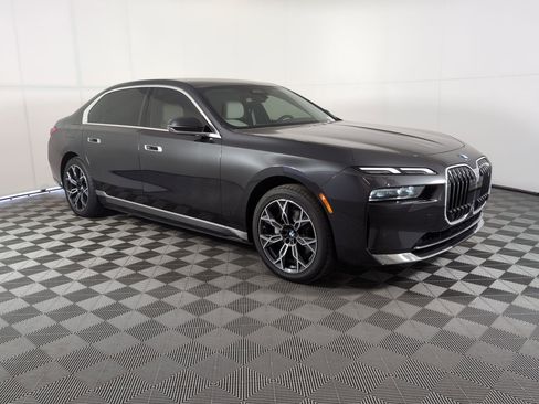 New 2025 BMW i7 eDrive50 w/ Premium Package image 6