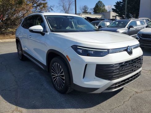 Certified 2025 Volkswagen Tiguan S image 3