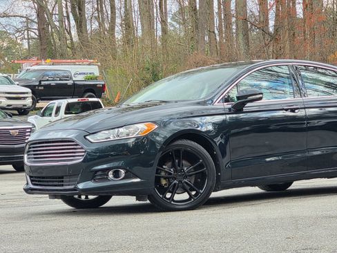Used 2014 Ford Fusion Titanium image 2