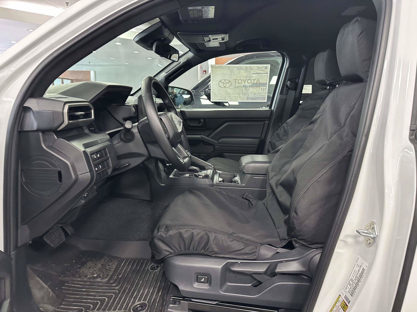 Used 2025 Toyota Tacoma SR AWD/4WD image 12