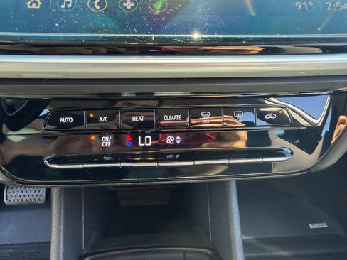 Used 2022 Chevrolet Bolt LT FWD image 19